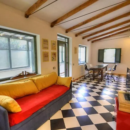 Sleeps 2 Air Con Wifi Vakantiehuis *