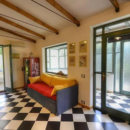 Sleeps 2 Air Con Wifi Vakantiehuis *