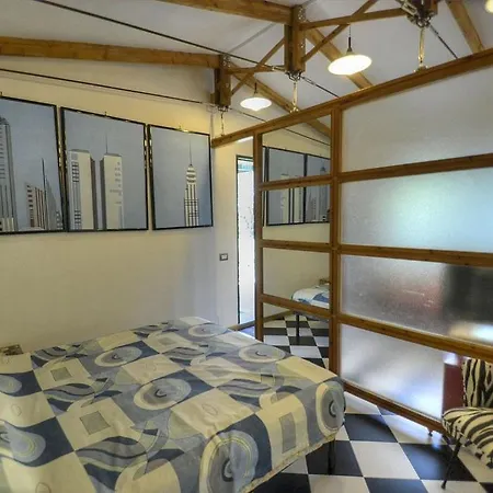 Sleeps 2 Air Con Wifi Meta